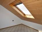 Große 4,5-Zimmer-Dachgeschoss-Wohnung mit zwei Balkonen und Garage! - Bild