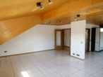 Große 4,5-Zimmer-Dachgeschoss-Wohnung mit zwei Balkonen und Garage! - Bild