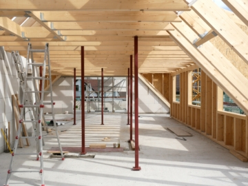 Barrierefreies Wohnen ! Exklusive 4,5-Zimmer-Dachgeschosswohnung mit großer Loggia und Dachterrasse, 71549 Auenwald, Dachgeschosswohnung